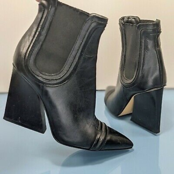Zara Shoes - BEAUTIFUL Zara Women’s Chunky Black Leather Heel Booties with Pointed Toe